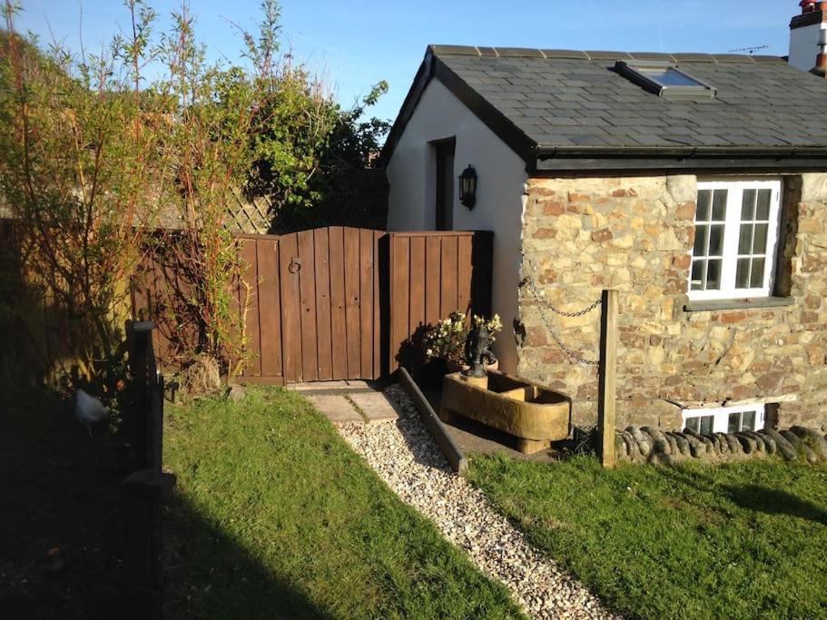 Coastal Cottage 'The Garden Cottage ' Hartland Exterior foto